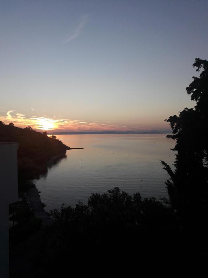 Apartment Riko - Accomodation "With" The Adriatic Sea Kampor Kültér fotó